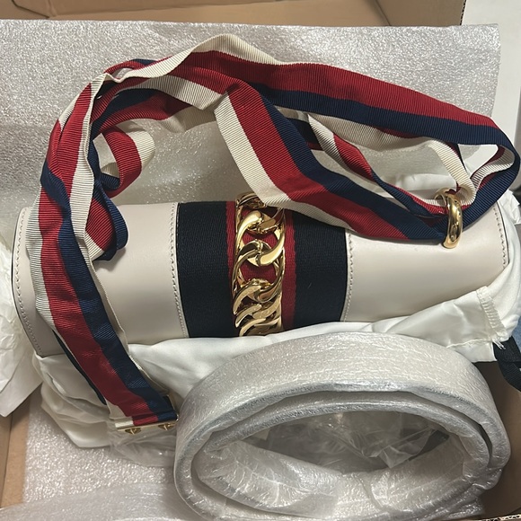 Gucci Sylvie Small Shoulder Bag in White Leather
❌SOLD❌ - Picture 11 of 11